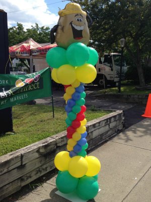 Mr. Potato head balloon column